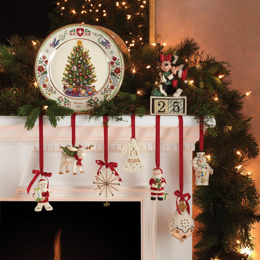 Mickey & Minnie Countdown to Christmas Figurine