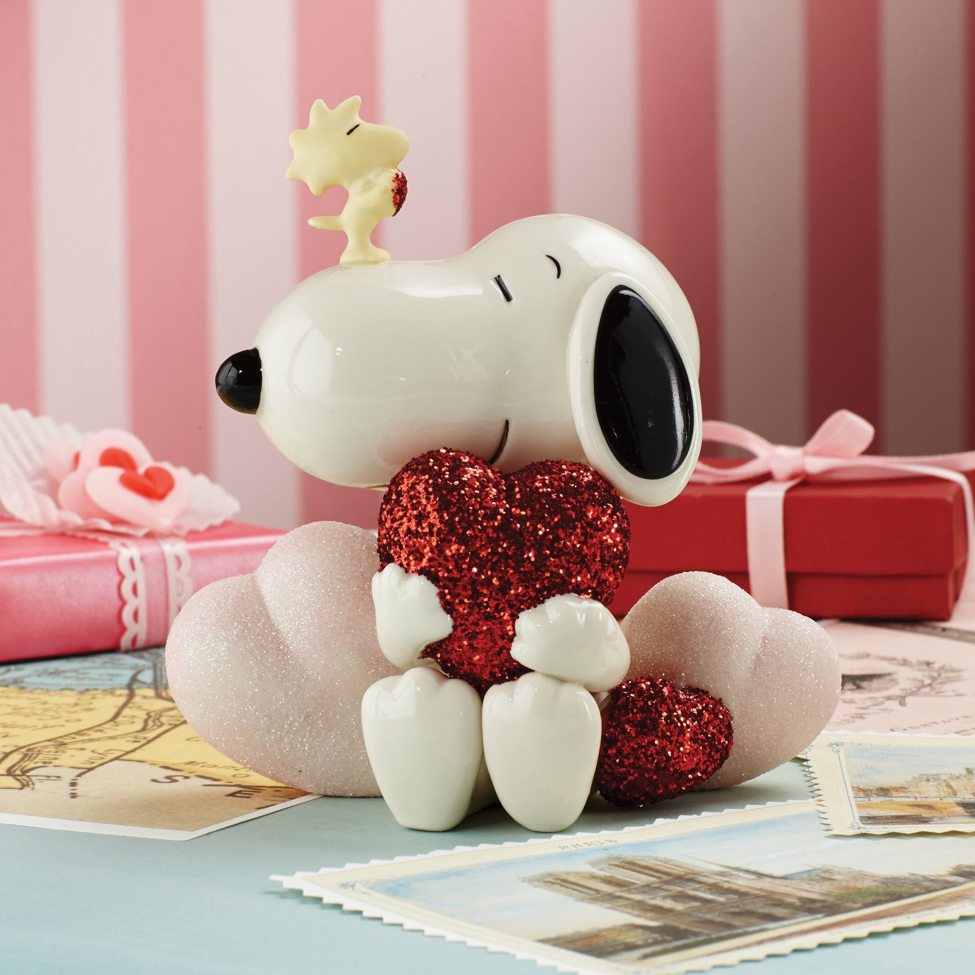 Snoopy Love Figurine