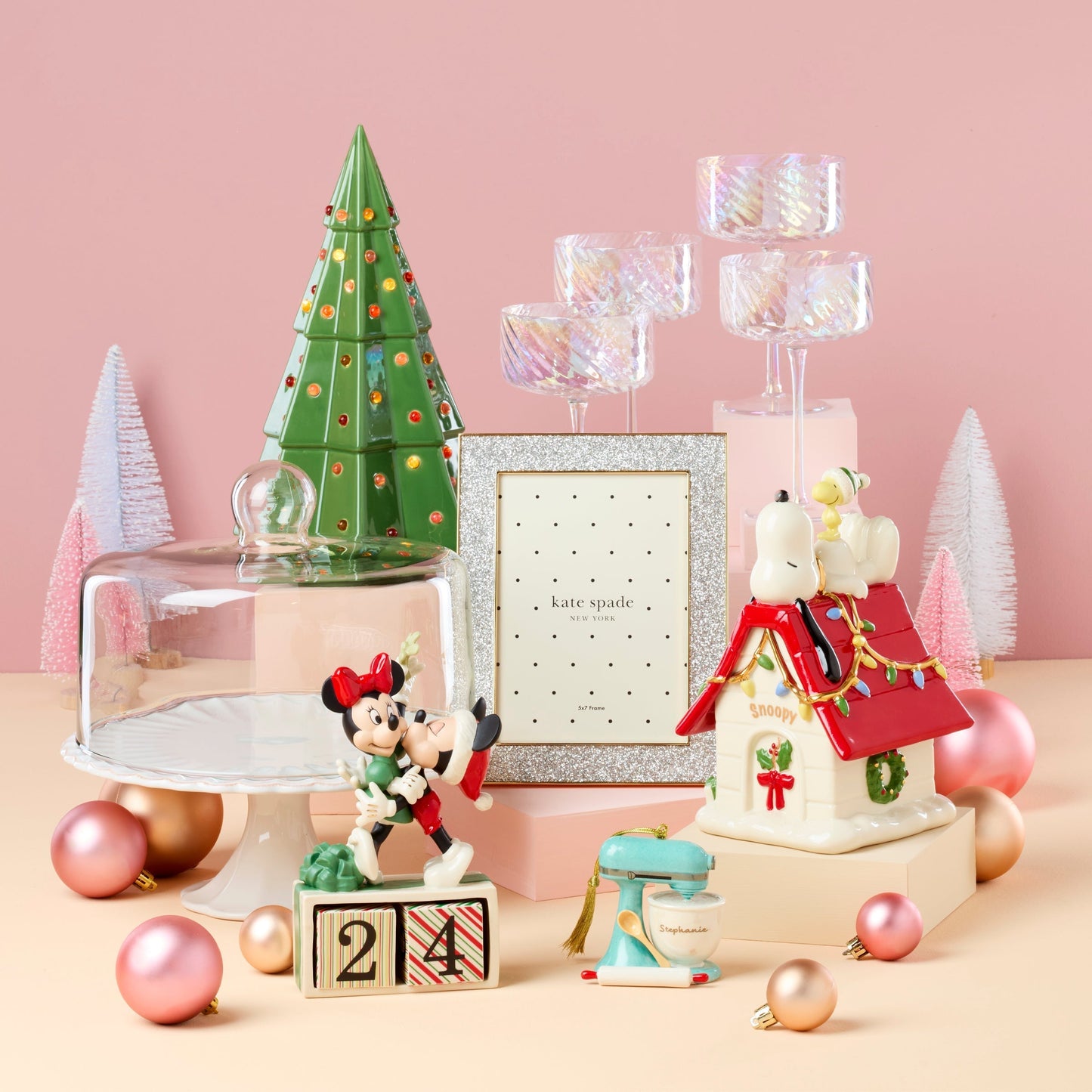Mickey & Minnie Countdown to Christmas Figurine