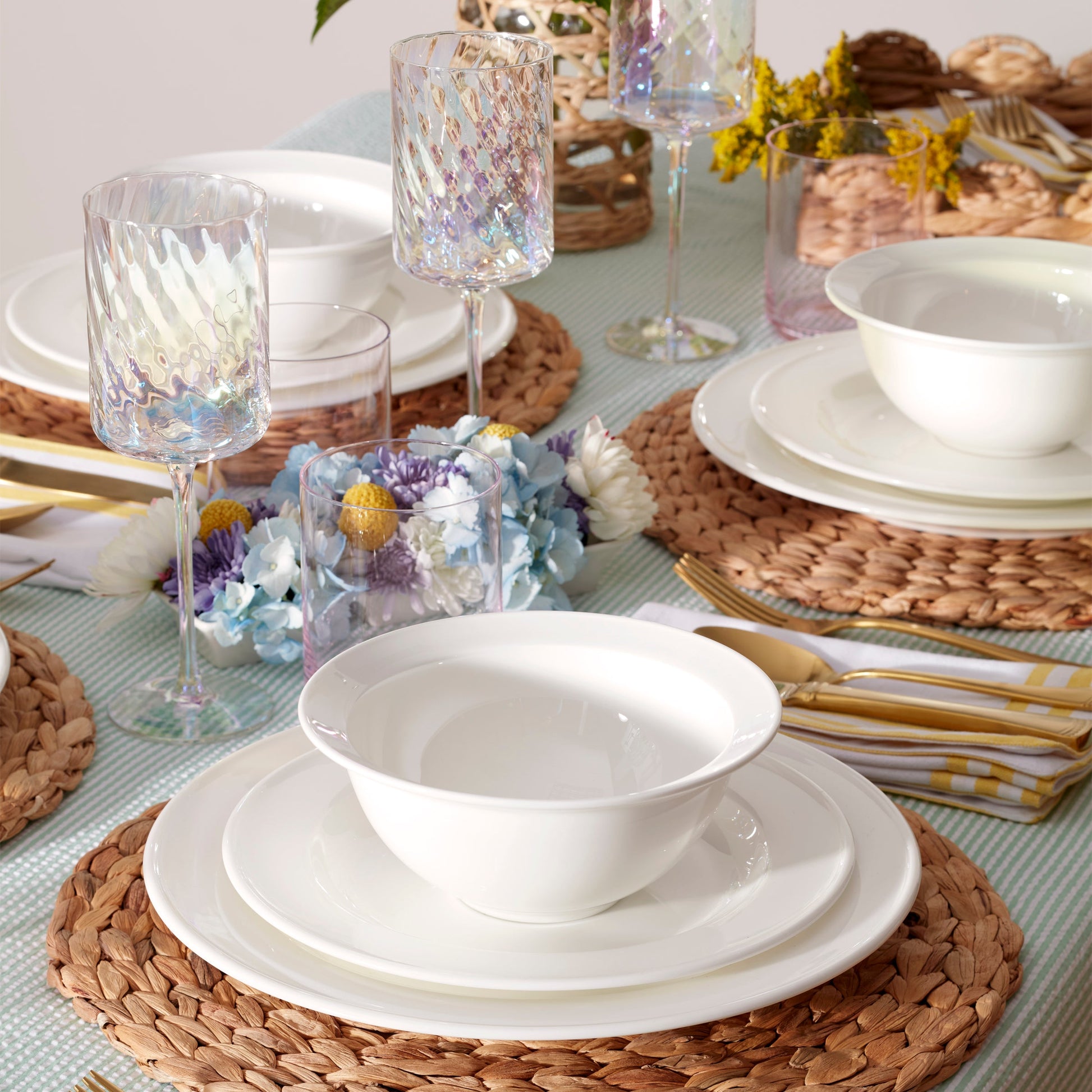 Studio 1414 Rimmed 16-Piece Dinnerware Set